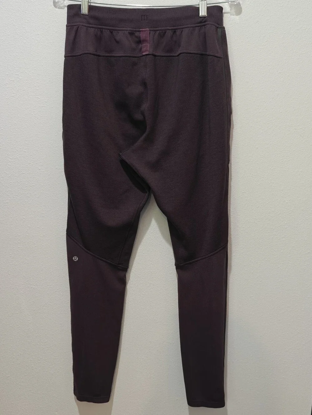 Lululemon Textured Tech Pant Mens Medium Purple Zip Pockets Jogger Joggers